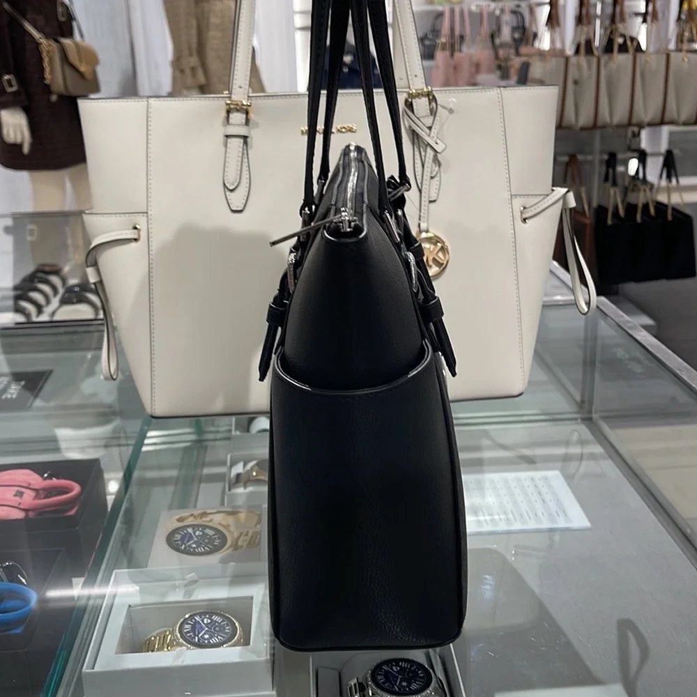 MICHAEL KORS CHARLOTTE LARGE TOP ZIP Tote bag
Black Signature - Picture 4 of 16
